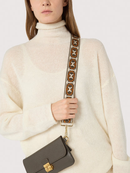 ショルダーストラップ